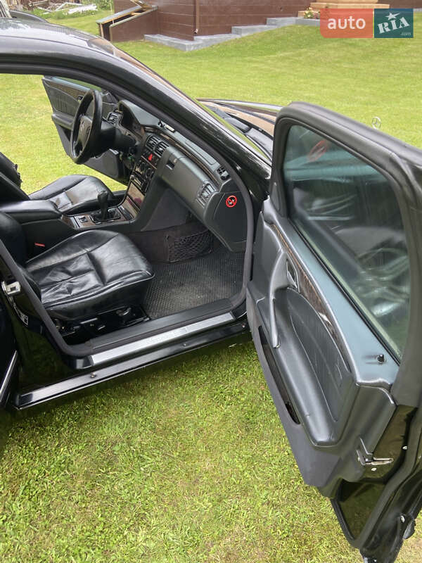Седан Mercedes-Benz E-Class 2000 в Ивано-Франковске