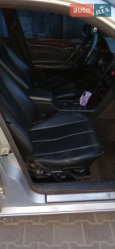 Седан Mercedes-Benz E-Class 2001 в Львові