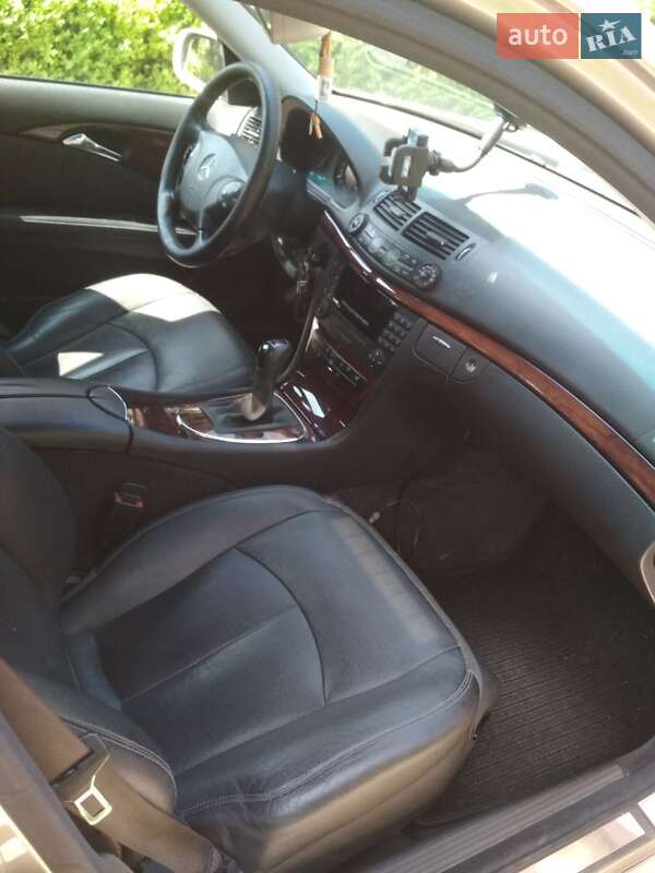 Универсал Mercedes-Benz E-Class 2004 в Звягеле