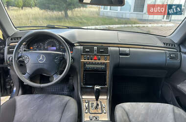 Седан Mercedes-Benz E-Class 2001 в 