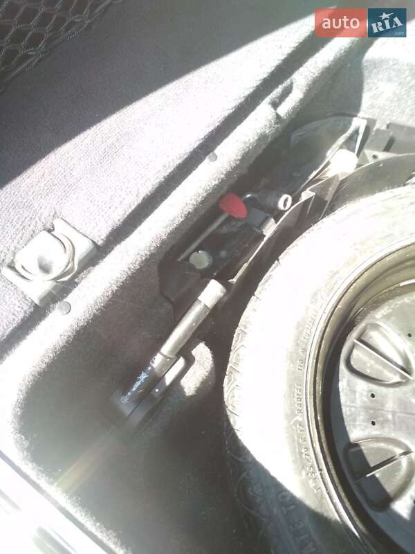 Универсал Mercedes-Benz E-Class 2004 в Звягеле