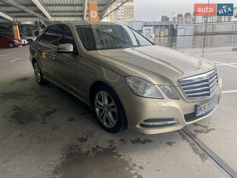 Седан Mercedes-Benz E-Class 2012 в 