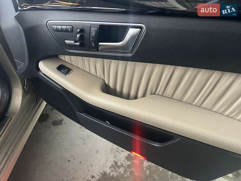 Седан Mercedes-Benz E-Class 2012 в Києві фото 5 Седан Mercedes-Benz E-Class 2012 в Києві