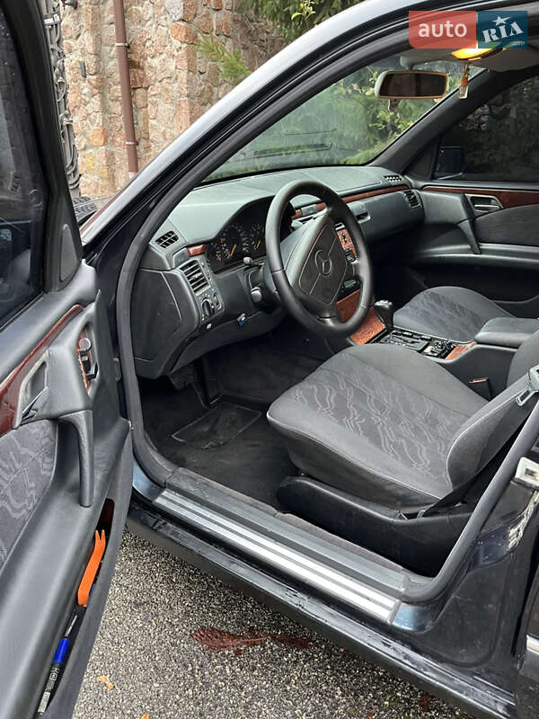 Седан Mercedes-Benz E-Class 1998 в Киеве