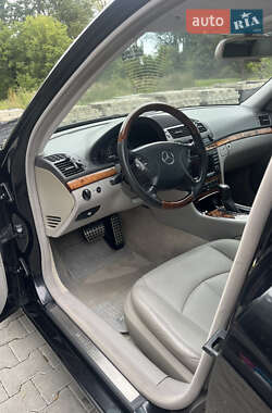 Седан Mercedes-Benz E-Class 2003 в  фото 25 Седан Mercedes-Benz E-Class 2003 в