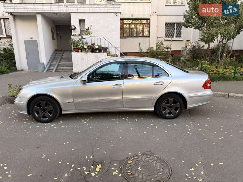 Седан Mercedes-Benz E-Class 2004 в Киеве