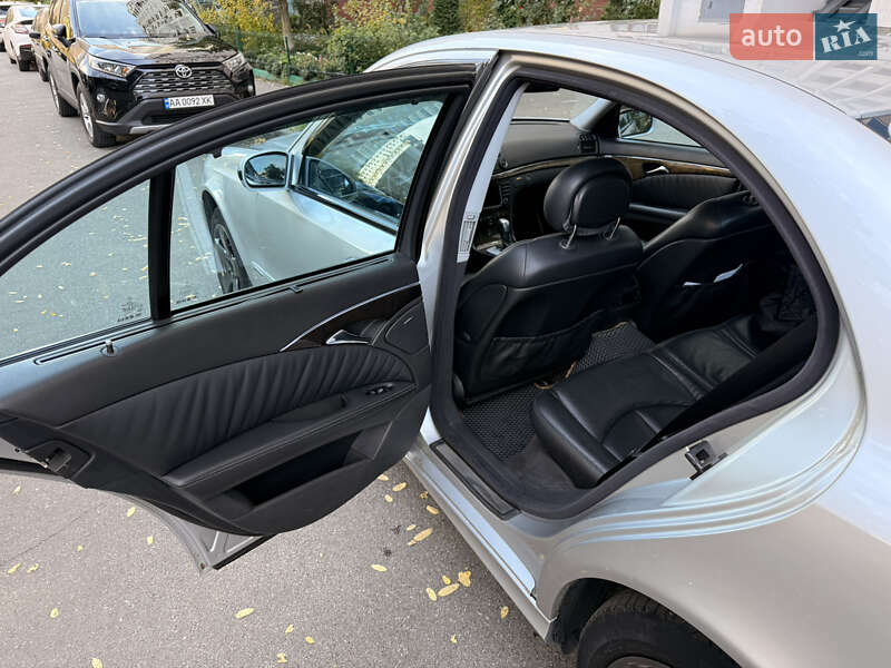 Седан Mercedes-Benz E-Class 2004 в Киеве