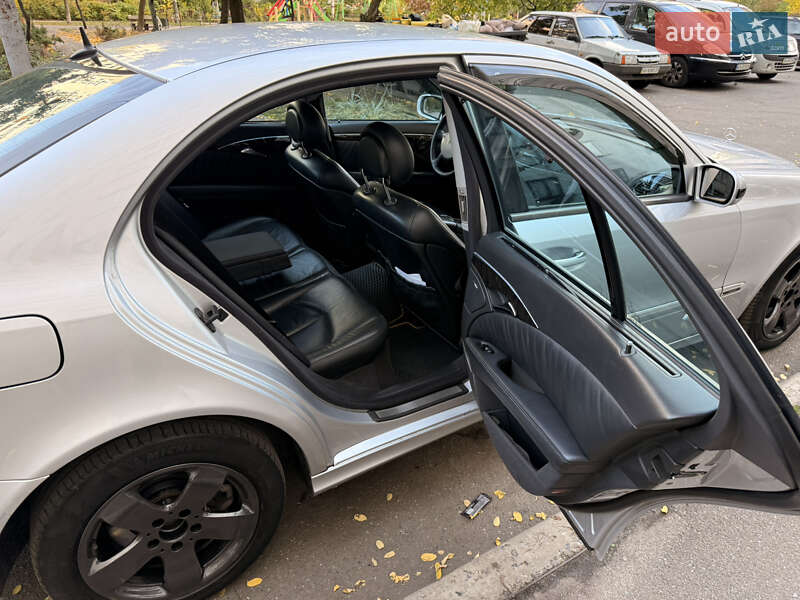 Седан Mercedes-Benz E-Class 2004 в Киеве