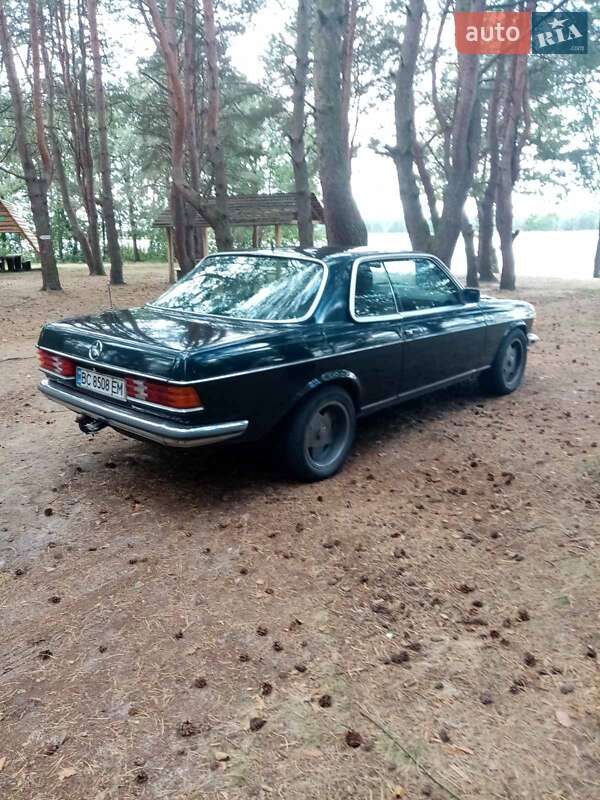 Купе Mercedes-Benz E-Class 1979 в Львові