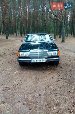 Купе Mercedes-Benz E-Class 1979 в 