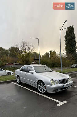 Седан Mercedes-Benz E-Class 2001 в Киеве