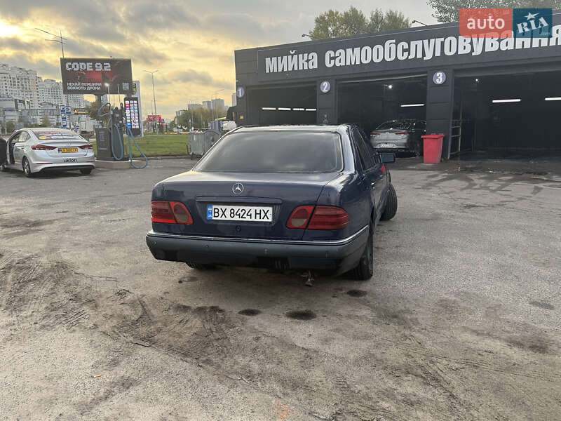 Седан Mercedes-Benz E-Class 1999 в Києві