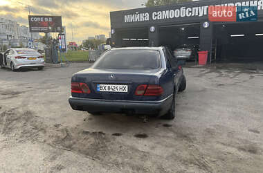 Седан Mercedes-Benz E-Class 1999 в  фото 4 Седан Mercedes-Benz E-Class 1999 в