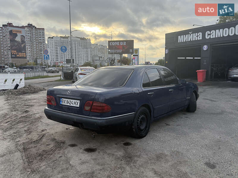Седан Mercedes-Benz E-Class 1999 в Києві