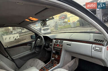 Седан Mercedes-Benz E-Class 1999 в  фото 10 Седан Mercedes-Benz E-Class 1999 в