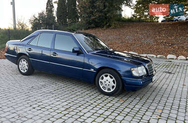 Седан Mercedes-Benz E-Class 1989 в 