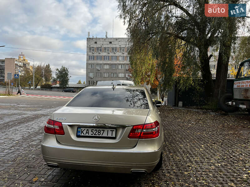Седан Mercedes-Benz E-Class 2011 в Києві