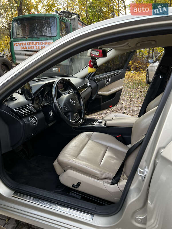 Седан Mercedes-Benz E-Class 2011 в Києві
