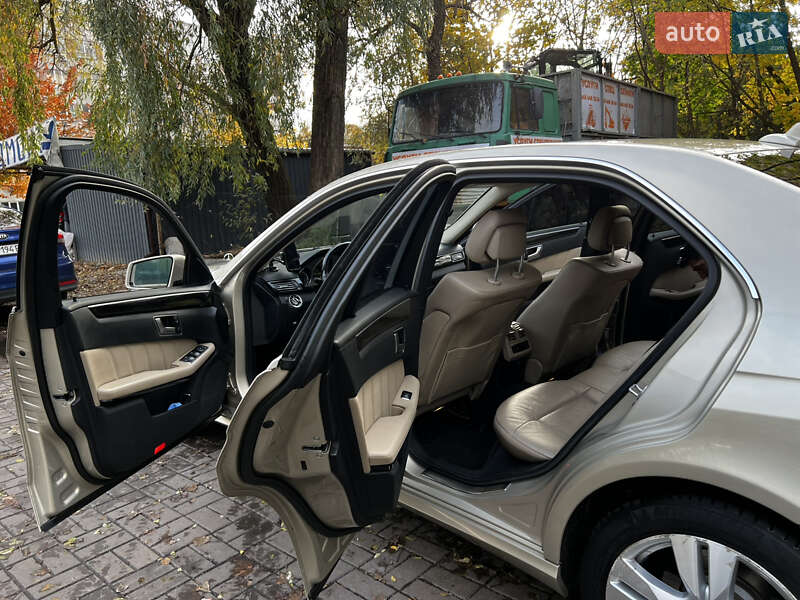 Седан Mercedes-Benz E-Class 2011 в Києві