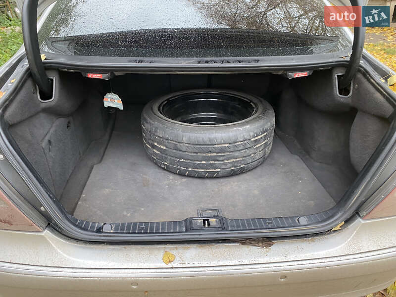 Седан Mercedes-Benz E-Class 2002 в Теплике