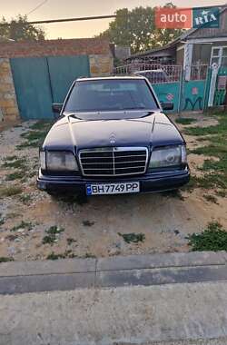 Седан Mercedes-Benz E-Class 1991 в  фото 5 Седан Mercedes-Benz E-Class 1991 в