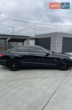 Купе Mercedes-Benz E-Class 2010 в 