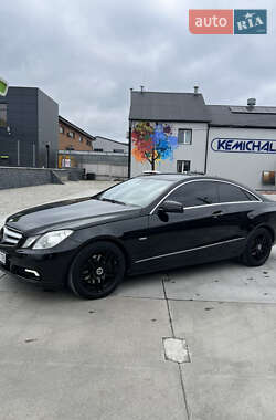 Купе Mercedes-Benz E-Class 2010 в 