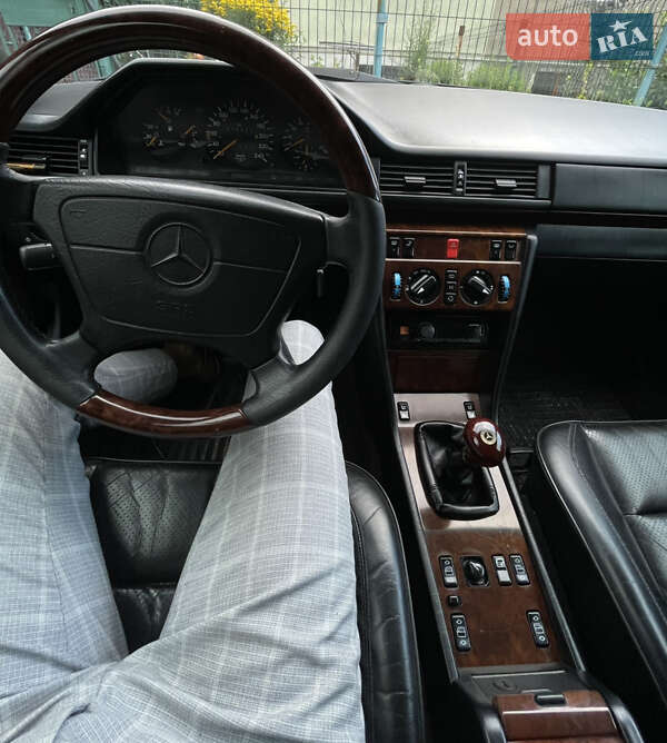 Mercedes-Benz E-Class 1995 Mercedes-Benz E-Class 1995