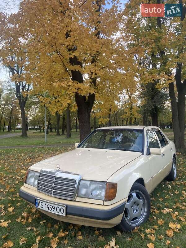 Mercedes-Benz E-Class 1987