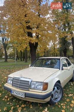 Седан Mercedes-Benz E-Class 1987 в 