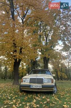 Седан Mercedes-Benz E-Class 1987 в 