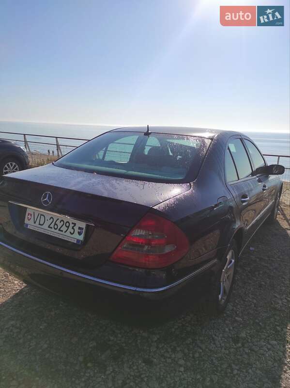 Седан Mercedes-Benz E-Class 2003 в Києві