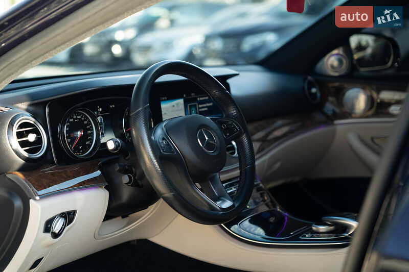 Седан Mercedes-Benz E-Class 2016 в Черновцах