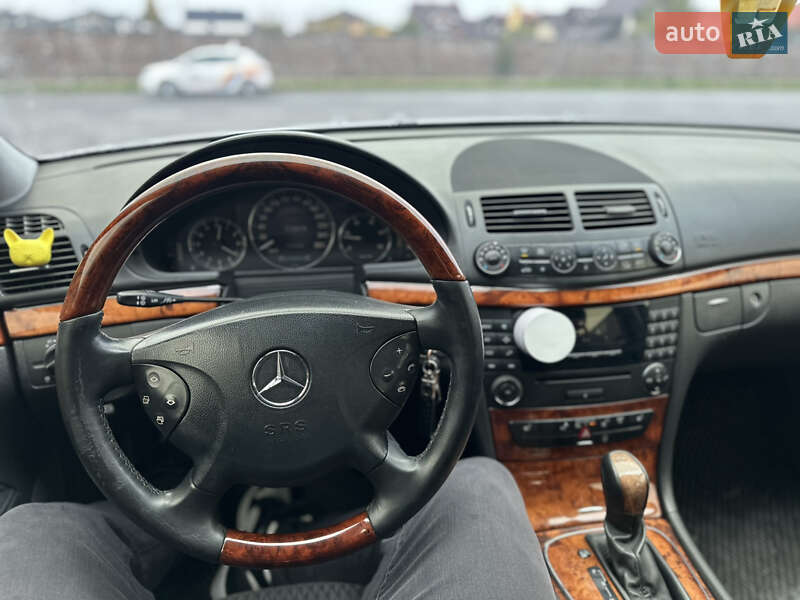 Седан Mercedes-Benz E-Class 2004 в Києві