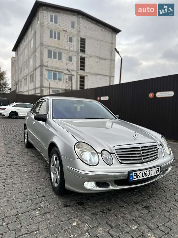 Седан Mercedes-Benz E-Class 2004 в Києві