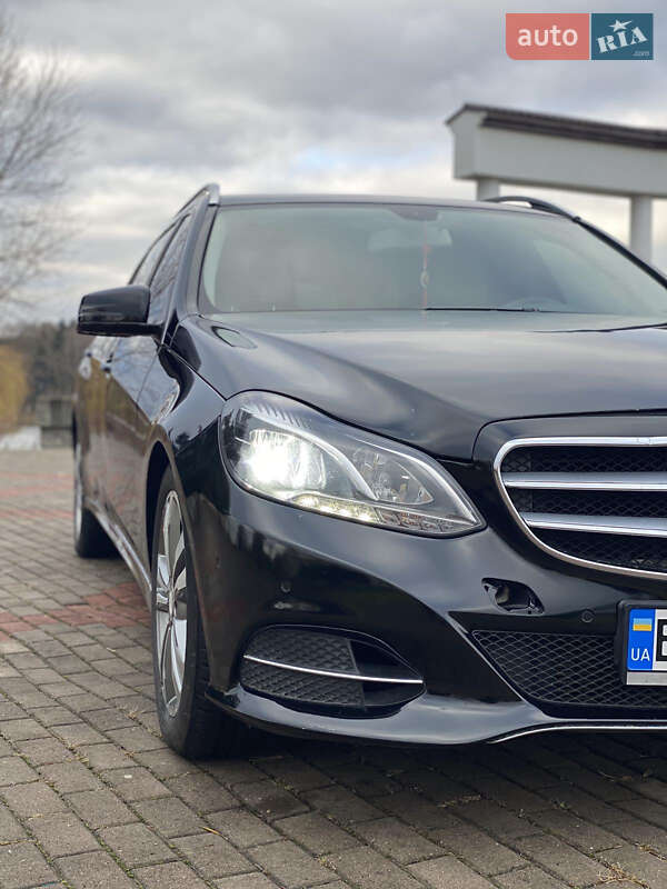 Катафалк Mercedes-Benz E-Class 2013 в Млиніві