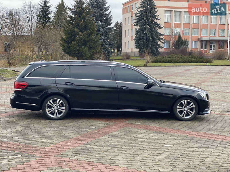 Катафалк Mercedes-Benz E-Class 2013 в Млиніві