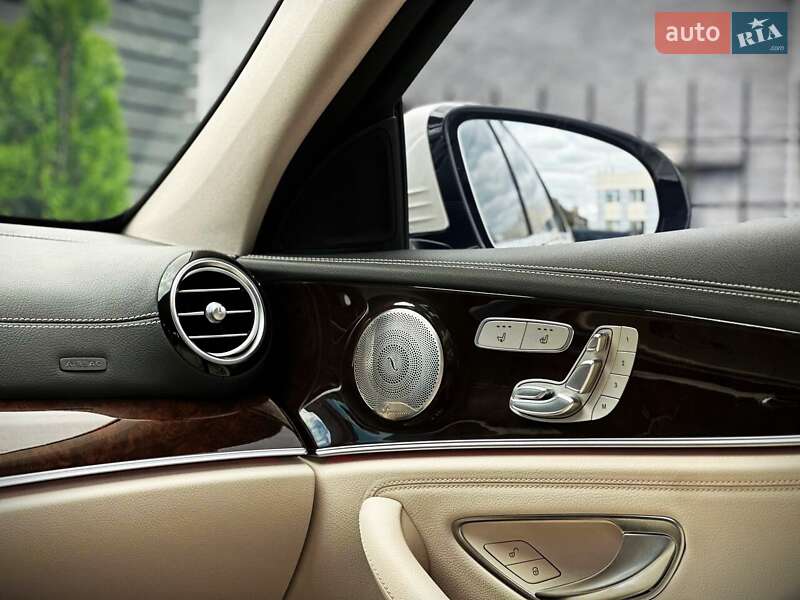 Седан Mercedes-Benz E-Class 2022 в Киеве