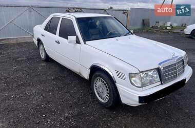 Седан Mercedes-Benz E-Class 1985 в  фото 2 Седан Mercedes-Benz E-Class 1985 в