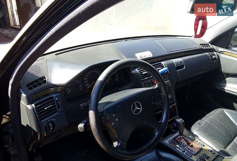 Седан Mercedes-Benz E-Class 2001 в Николаеве