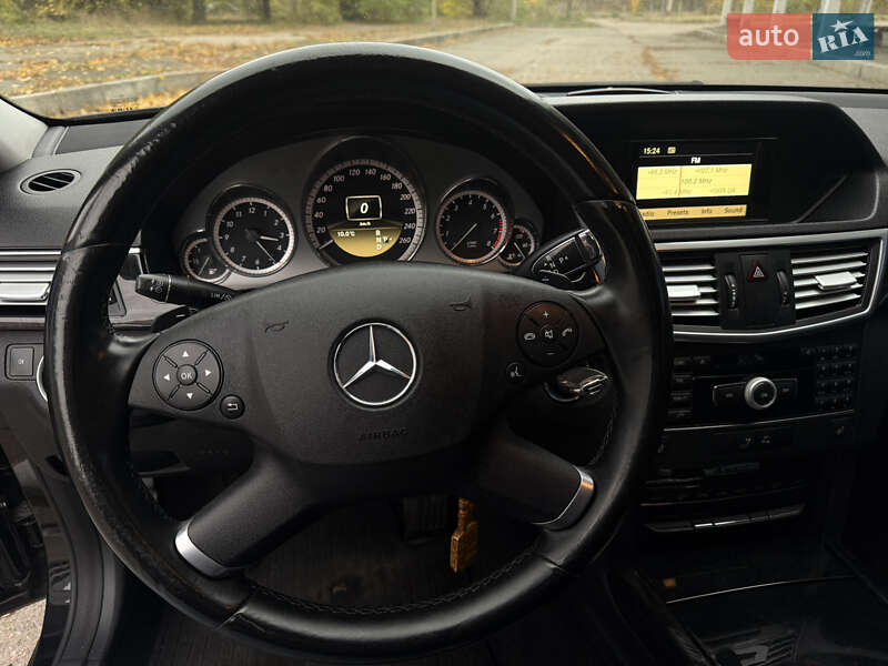 Седан Mercedes-Benz E-Class 2011 в Смілі фото 25 Седан Mercedes-Benz E-Class 2011 в Смілі