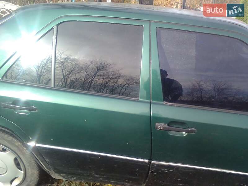 Седан Mercedes-Benz E-Class 1990 в Зенькове фото 9 Седан Mercedes-Benz E-Class 1990 в Зенькове