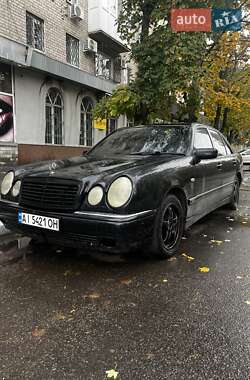 Седан Mercedes-Benz E-Class 1996 в Кременчуге