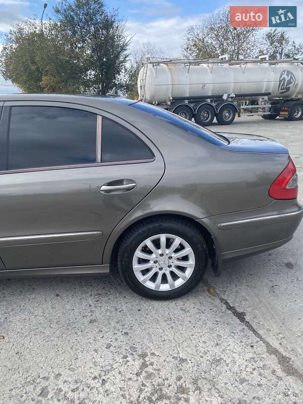Седан Mercedes-Benz E-Class 2007 в Кривом Роге