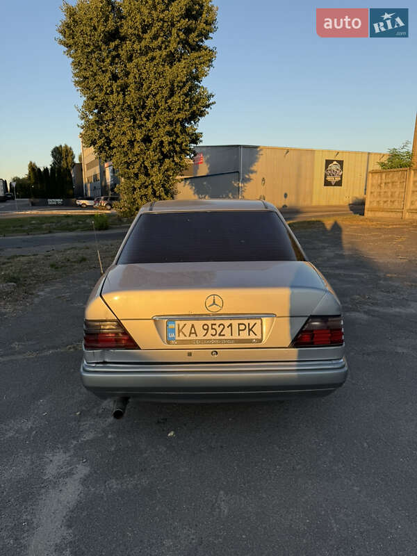 Седан Mercedes-Benz E-Class 1995 в Києві