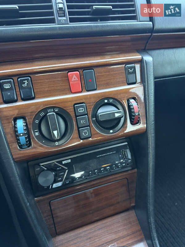 Седан Mercedes-Benz E-Class 1995 в Києві