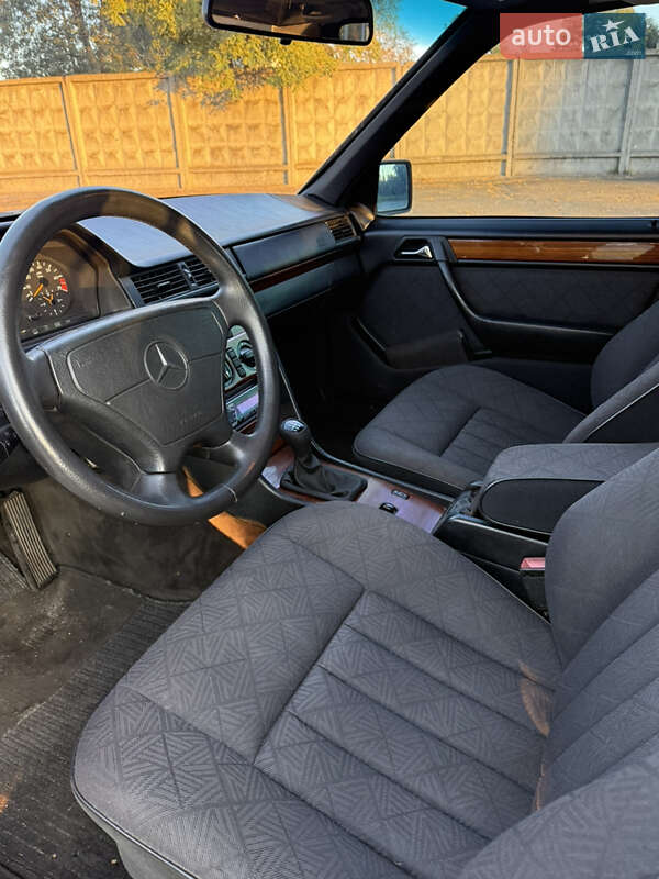 Седан Mercedes-Benz E-Class 1995 в Києві