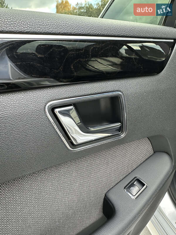 Седан Mercedes-Benz E-Class 2010 в Бершади фото 34 Седан Mercedes-Benz E-Class 2010 в Бершади