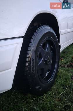 Седан Mercedes-Benz E-Class 1988 в Ровно