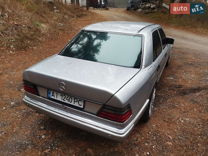 Седан Mercedes-Benz E-Class 1992 в Києві